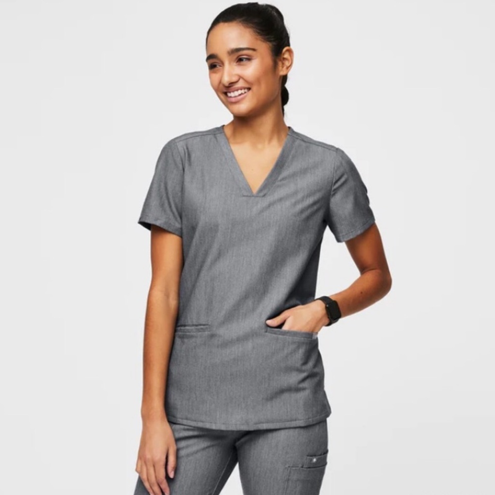 Figs Graphite (Charcoal) Casma Scrub Top